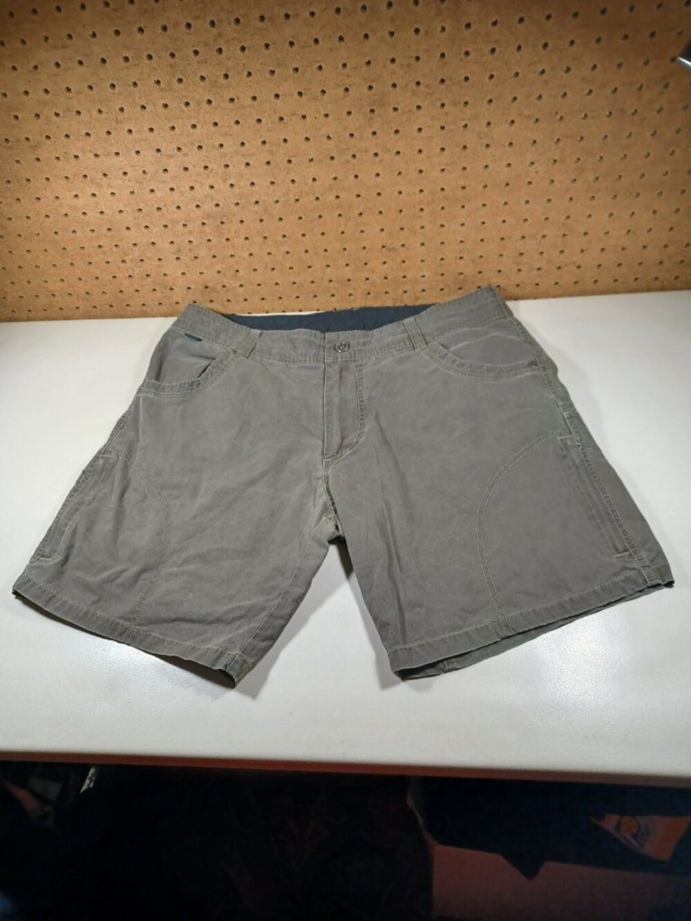 Kuhl mens solid brown distressed cargo hiking shorts 36